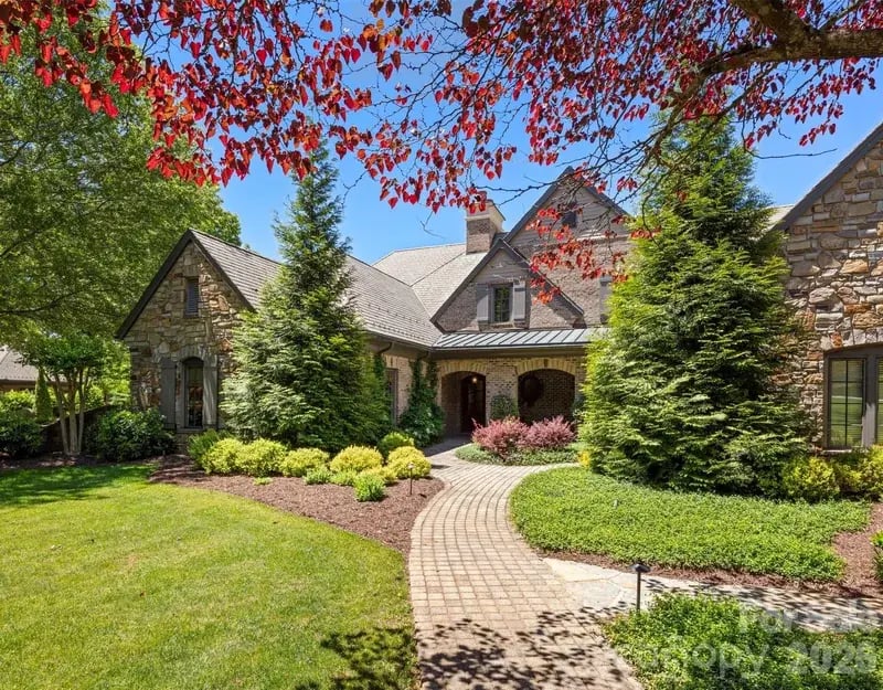 14 Golfside Court front