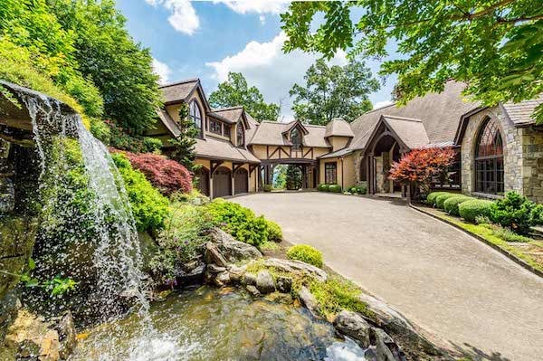 98 Raven Cliff Ln Arden NC driveway