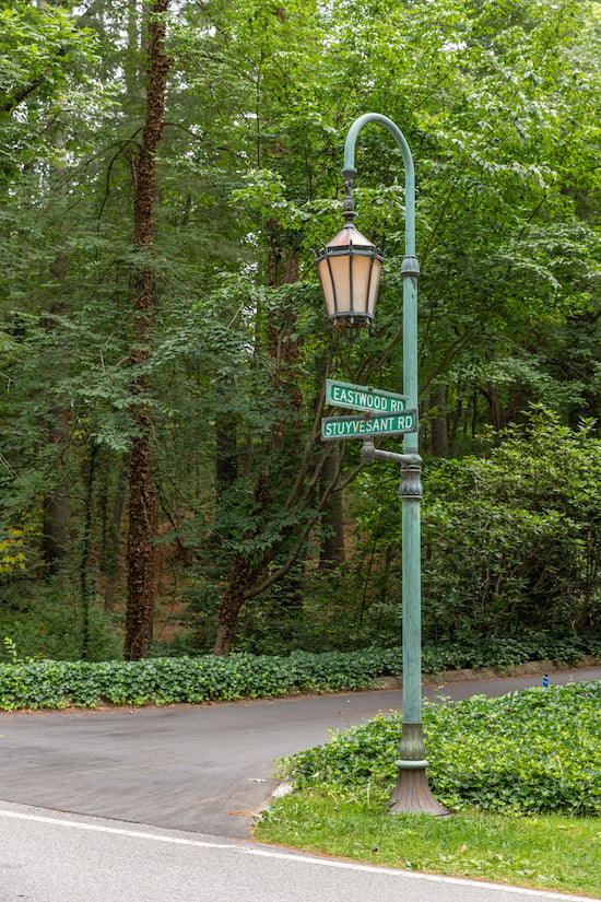 Street signs in Biltmore Forest