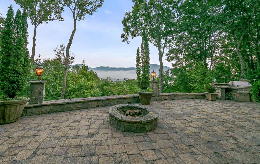 patio overlooking the mountains